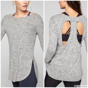 Athleta Luxe Cut Out Pose Top in Grey, size Meduim